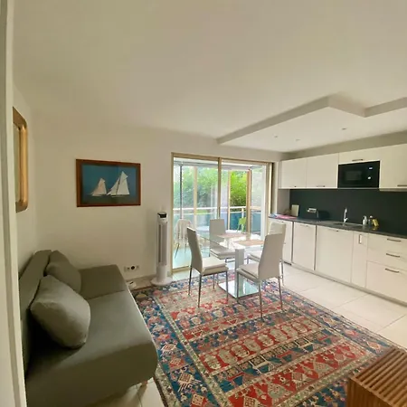 Lovely Flat With Covered Balcony In Cannes Exterior foto