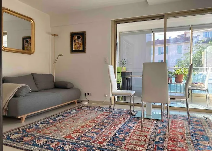 Lovely Flat With Covered Balcony In Cannes