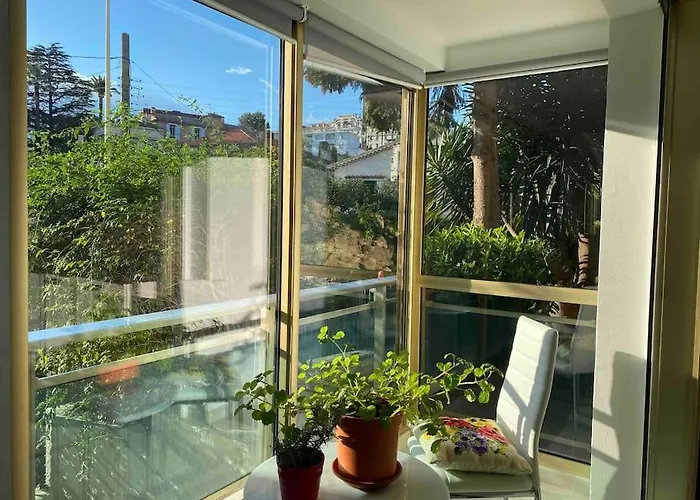 Lovely Flat With Covered Balcony In Cannes